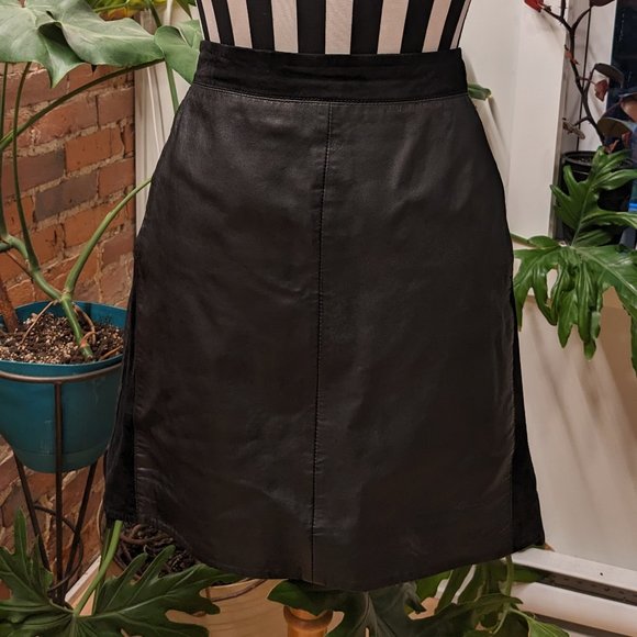 Leather mini skirt with suede trim - Picture 5 of 9